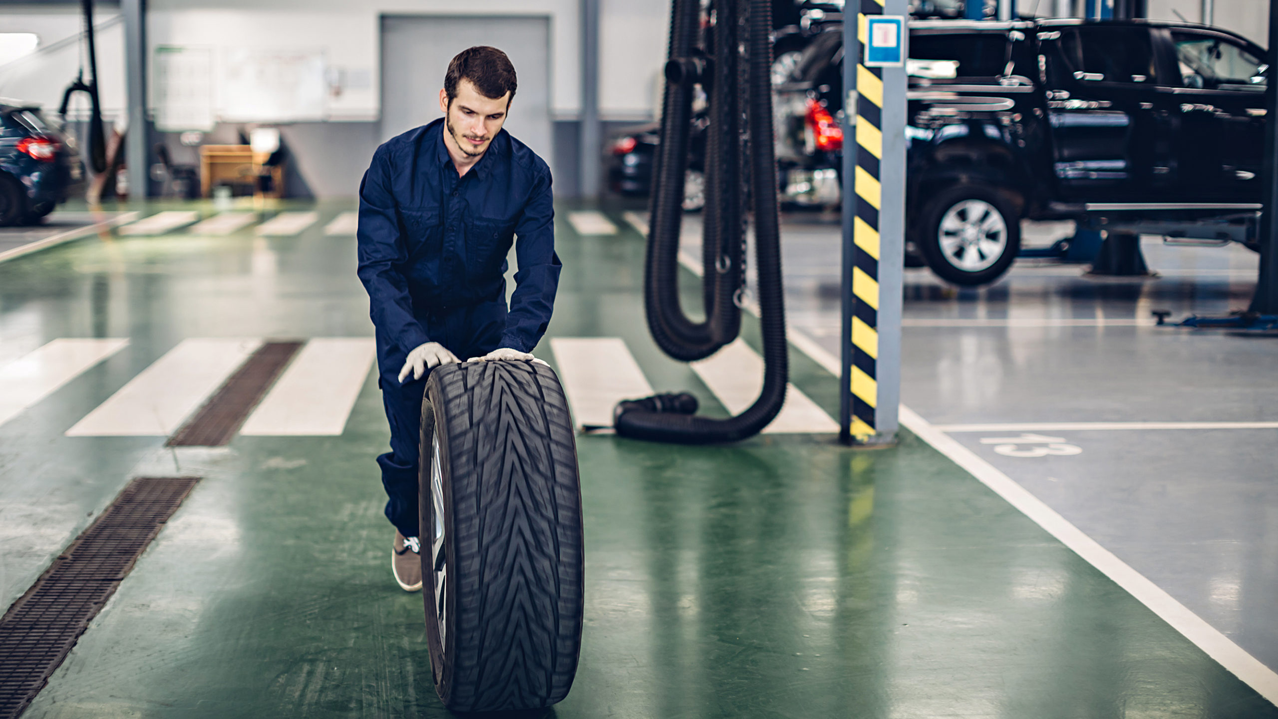 Mechanic holding a car tire